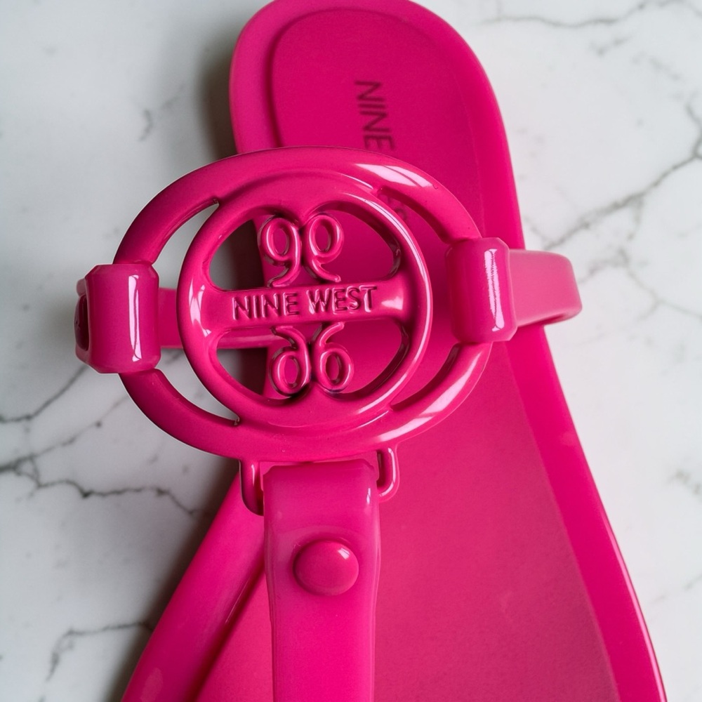 Nine West Hot Pink Jelly Thong Sandals Women’s Size 5 NEW Flip Flops Barbiecore - Picture 2 of 10